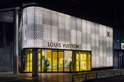 louis store